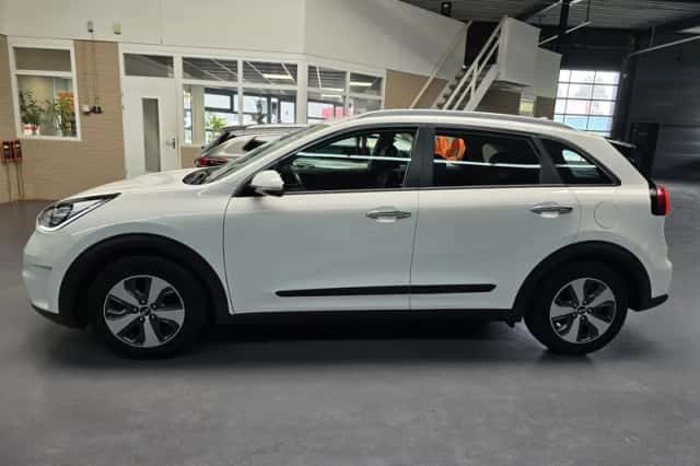Kia Niro (2017) thumbnail 5