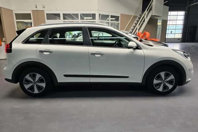 Kia Niro (2017) thumbnail 6