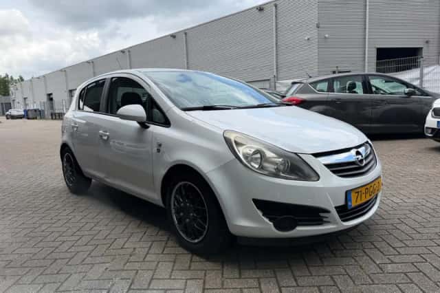 Opel Corsa (2011) thumbnail 4