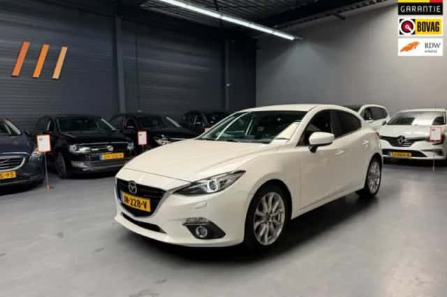 Mazda 3 (2016) thumbnail 1