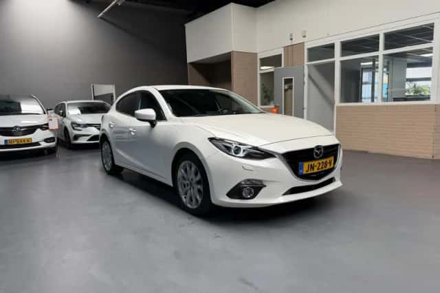 Mazda 3 (2016) thumbnail 4