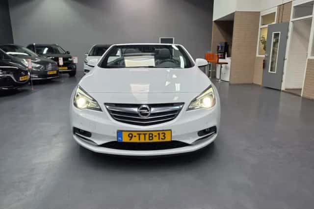 Opel Cascada (2014) thumbnail 3