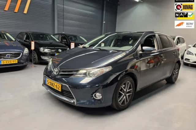 Toyota Auris (2014) thumbnail 1