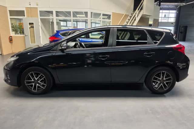 Toyota Auris (2014) thumbnail 5