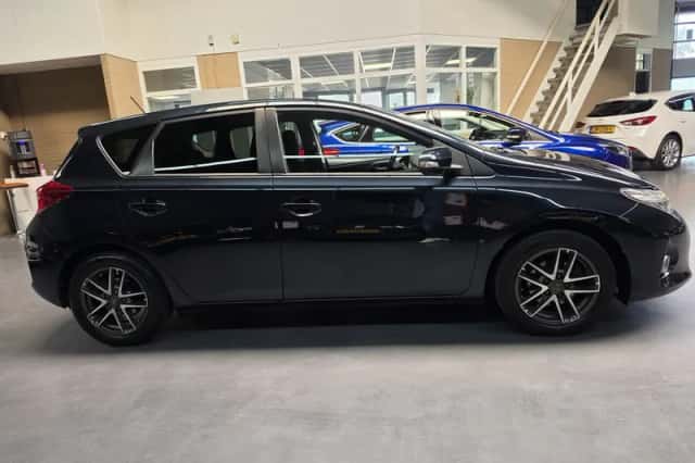 Toyota Auris (2014) thumbnail 6