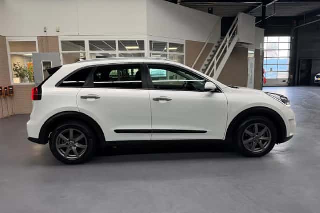 Kia Niro (2017) thumbnail 5