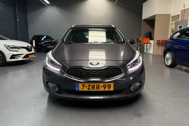 Kia Cee'd (2015) thumbnail 2