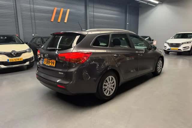 Kia Cee'd (2015) thumbnail 5
