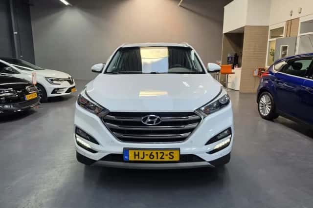 Hyundai Tucson (2015) thumbnail 2