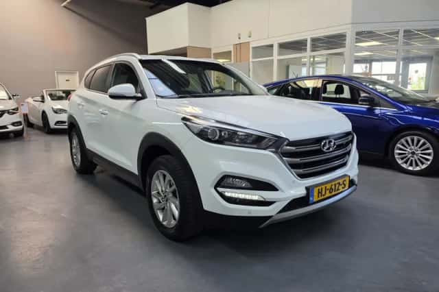 Hyundai Tucson (2015) thumbnail 3
