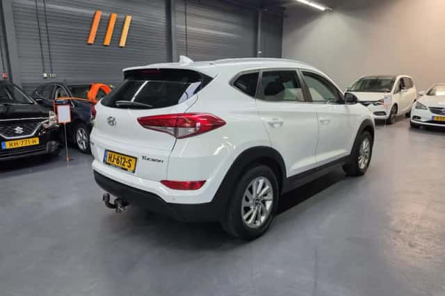 Hyundai Tucson (2015) thumbnail 5