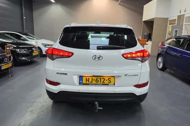 Hyundai Tucson (2015) thumbnail 6