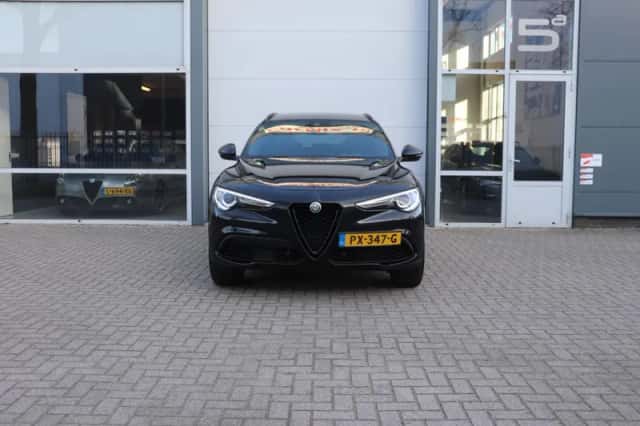 Alfa Romeo Stelvio (2017) thumbnail 6
