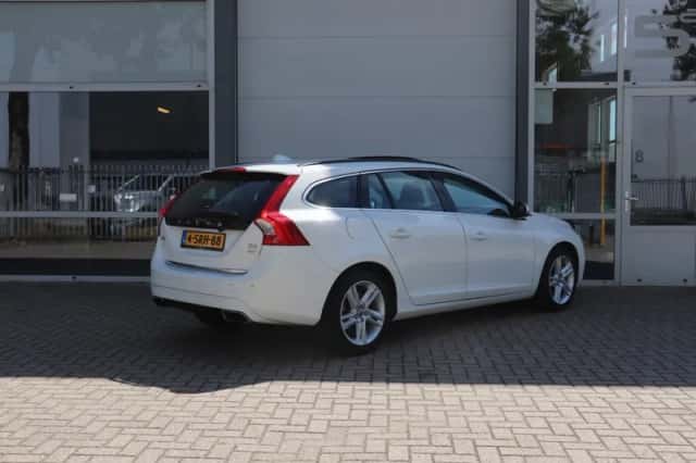 Volvo V60 (2013) thumbnail 2