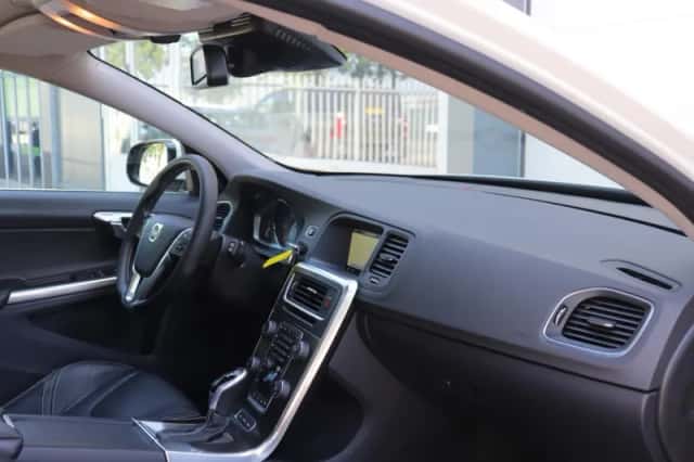 Volvo V60 (2013) thumbnail 3