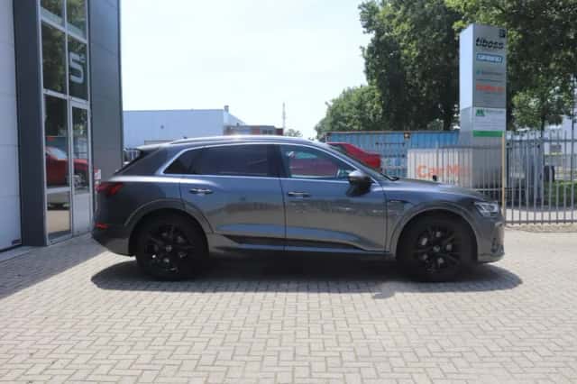 Audi e-tron (2022) thumbnail 5