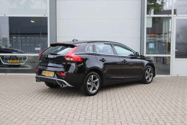 Volvo V40 (2015) thumbnail 2
