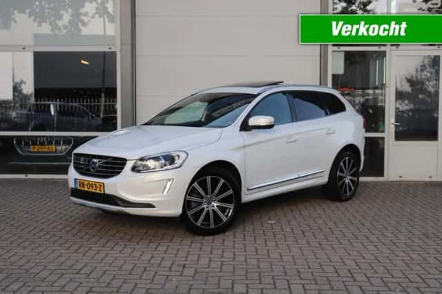 Volvo XC60 (2016) thumbnail 1