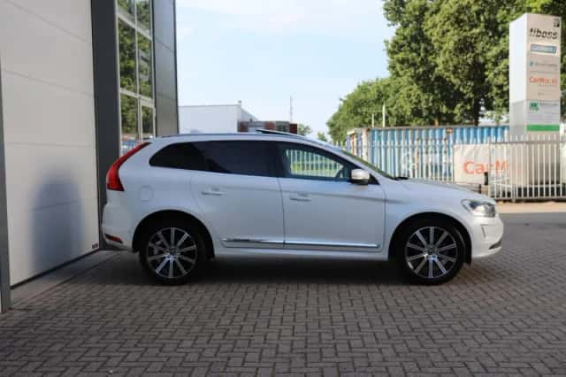 Volvo XC60 (2016) thumbnail 5