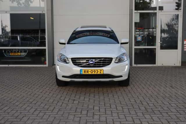Volvo XC60 (2016) thumbnail 6