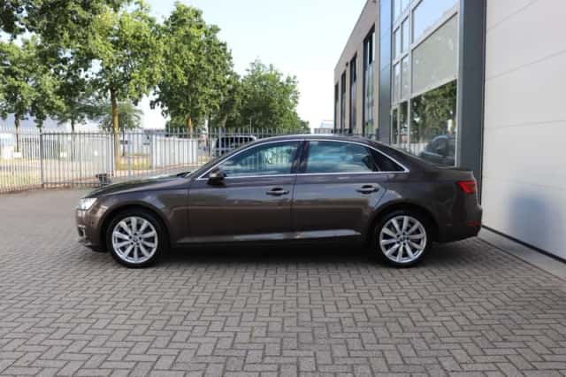 Audi A4 (2016) thumbnail 4