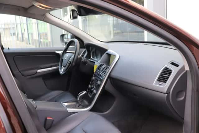 Volvo XC60 (2014) thumbnail 3