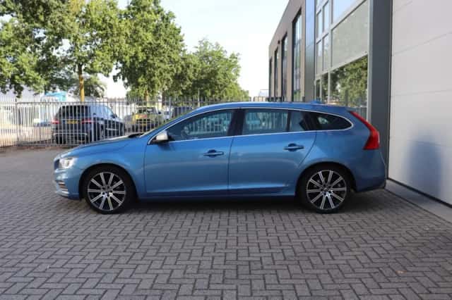 Volvo V60 (2016) thumbnail 4