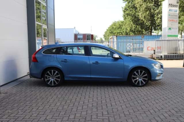 Volvo V60 (2016) thumbnail 5