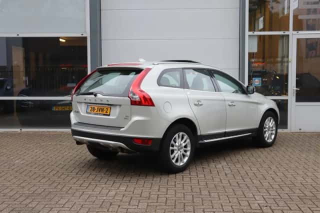 Volvo XC60 (2009) thumbnail 2