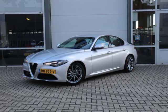 Alfa Romeo Giulia (2017) thumbnail 1