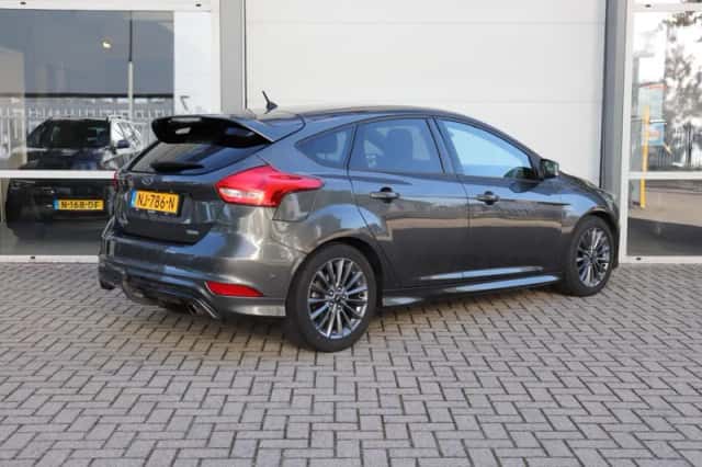 Ford Focus (2017) thumbnail 2