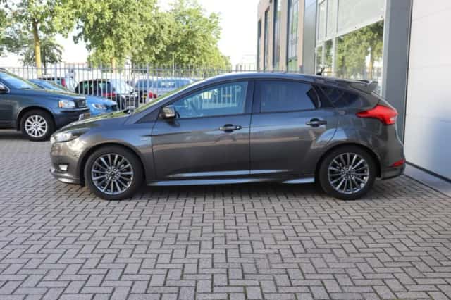 Ford Focus (2017) thumbnail 3