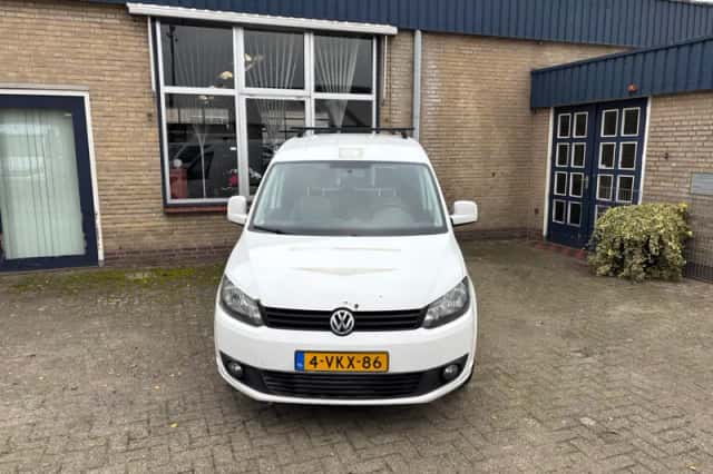 Volkswagen Caddy (2011) thumbnail 2