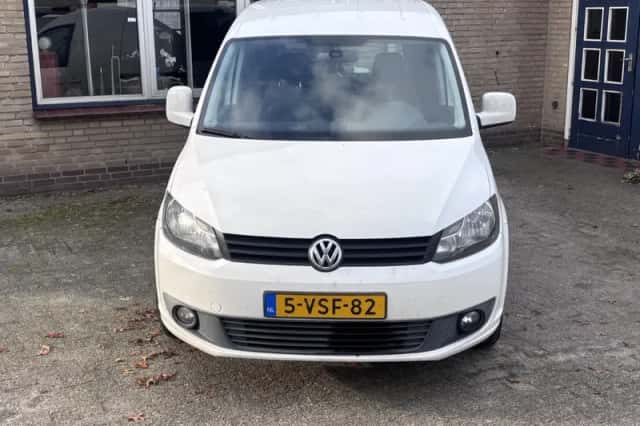 Volkswagen Caddy (2011) thumbnail 2
