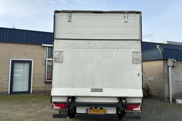 Volkswagen Crafter (2010) thumbnail 5