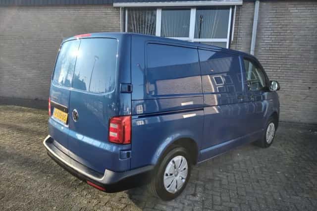 Volkswagen Transporter (2017) thumbnail 4