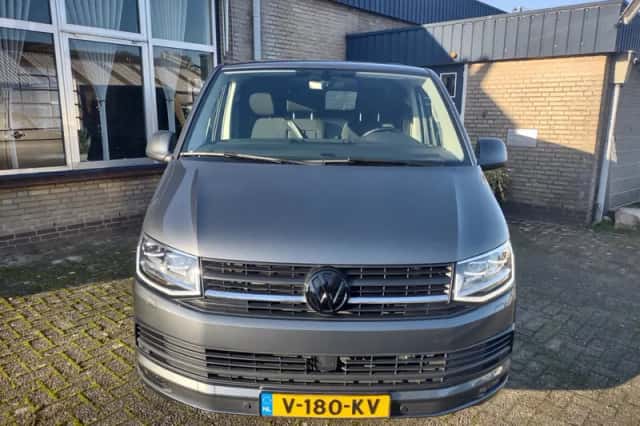 Volkswagen Transporter (2018) thumbnail 2