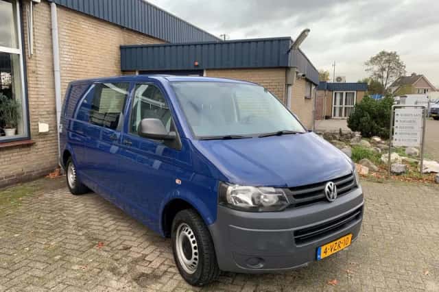 Volkswagen Transporter (2012) thumbnail 3