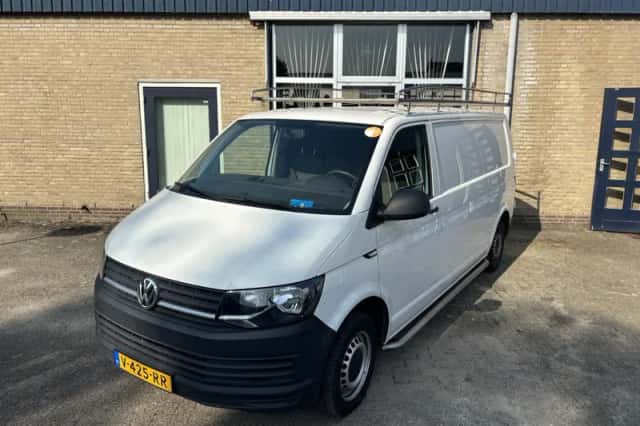Volkswagen Transporter (2018) thumbnail 1
