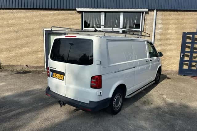 Volkswagen Transporter (2018) thumbnail 3