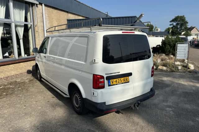 Volkswagen Transporter (2018) thumbnail 4