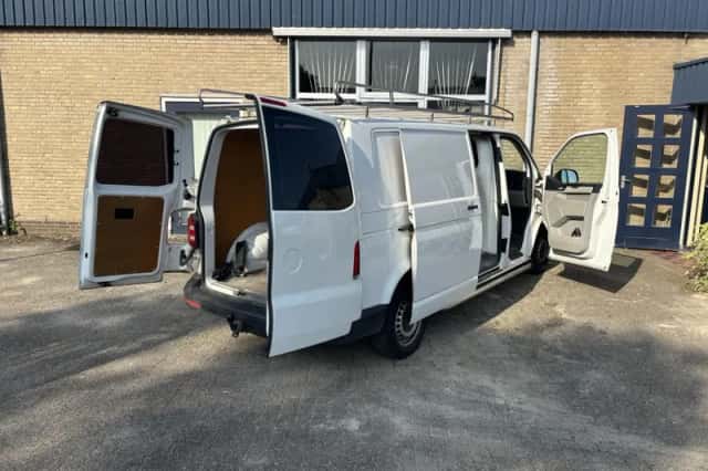 Volkswagen Transporter (2018) thumbnail 5