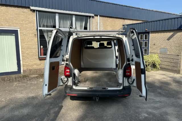 Volkswagen Transporter (2018) thumbnail 6