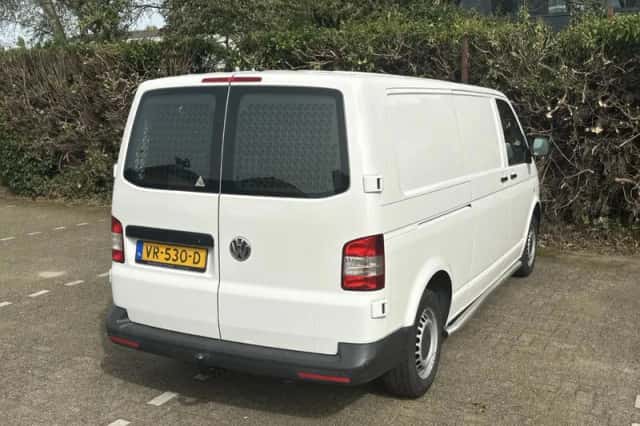 Volkswagen Transporter (2015) thumbnail 5