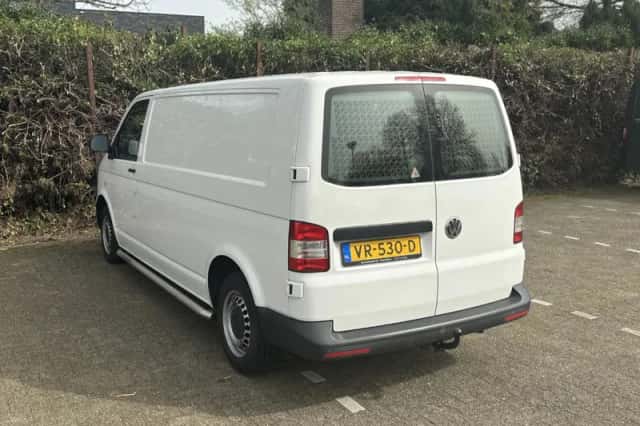 Volkswagen Transporter (2015) thumbnail 6