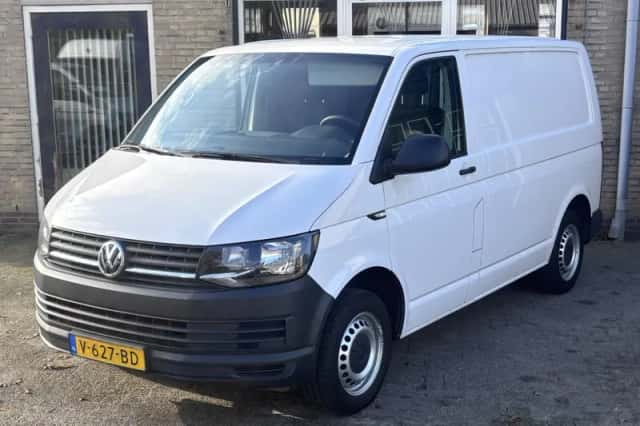 Volkswagen Transporter (2016) thumbnail 1