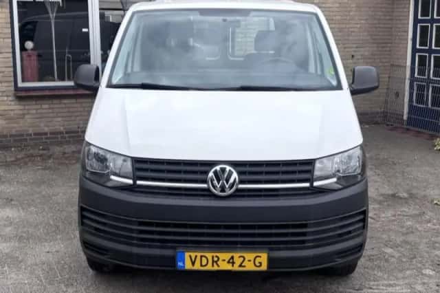Volkswagen Transporter (2019) thumbnail 2