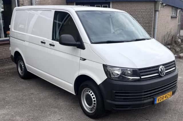 Volkswagen Transporter (2019) thumbnail 3