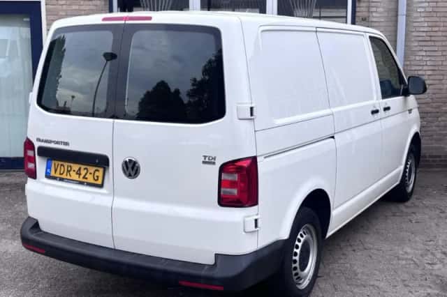 Volkswagen Transporter (2019) thumbnail 4