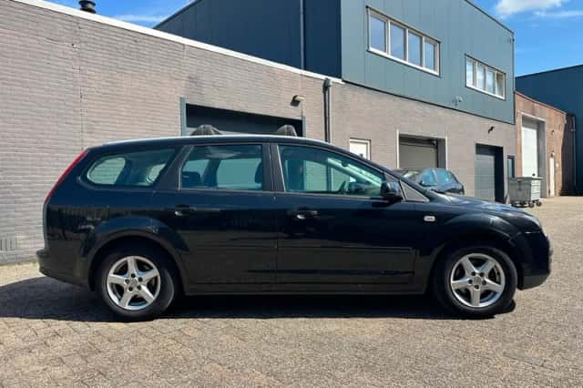 Ford Focus (2008) thumbnail 4